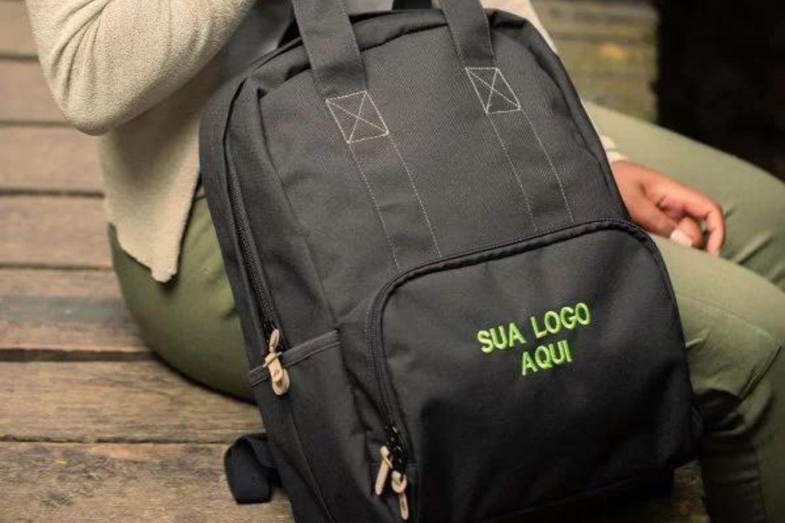 Descubra os diferenciais da mochila personalizada sustentável